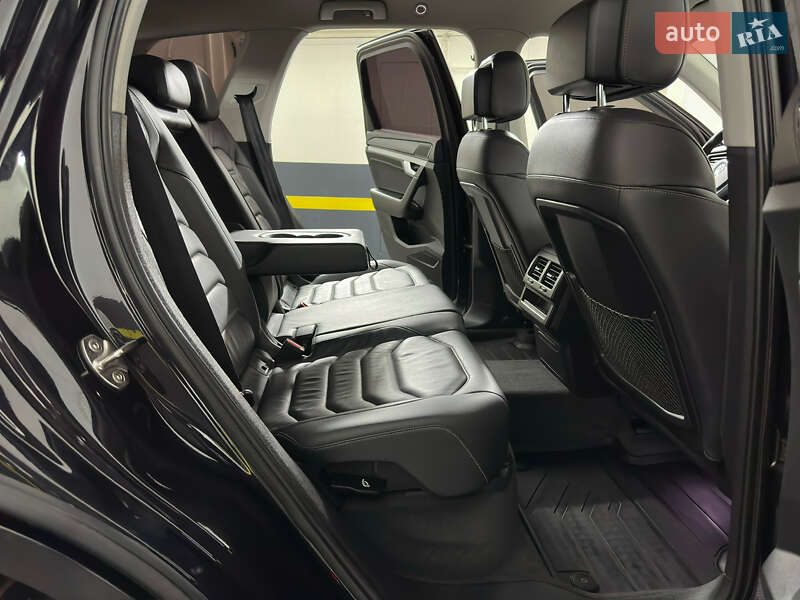 Позашляховик / Кросовер Volkswagen Touareg 2019 в Козятині