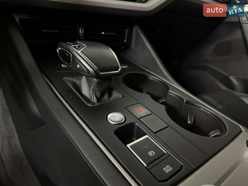 Позашляховик / Кросовер Volkswagen Touareg 2019 в Козятині