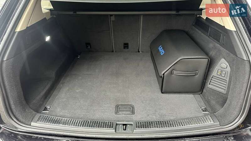 Позашляховик / Кросовер Volkswagen Touareg 2020 в Рівному