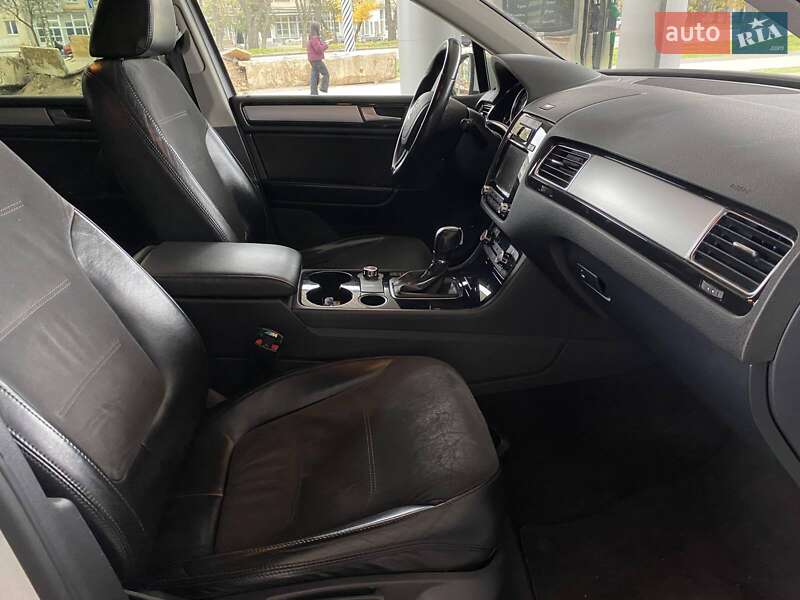 Позашляховик / Кросовер Volkswagen Touareg 2012 в Миколаєві