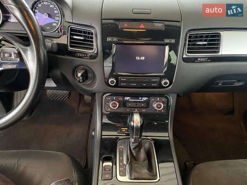 Позашляховик / Кросовер Volkswagen Touareg 2012 в Миколаєві