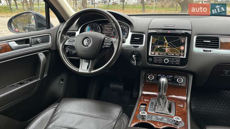 Позашляховик / Кросовер Volkswagen Touareg 2014 в Миколаєві