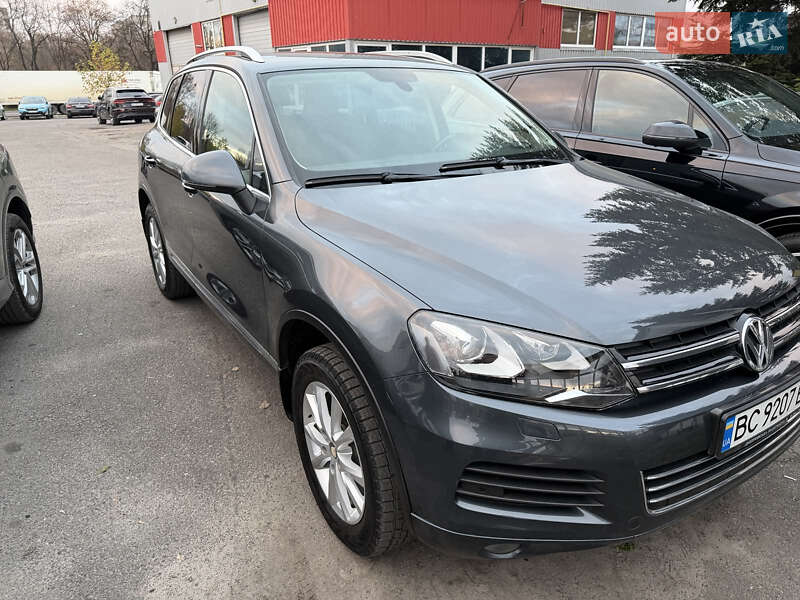 Внедорожник / Кроссовер Volkswagen Touareg 2013 в Львове