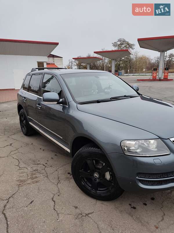 Позашляховик / Кросовер Volkswagen Touareg 2006 в Краматорську