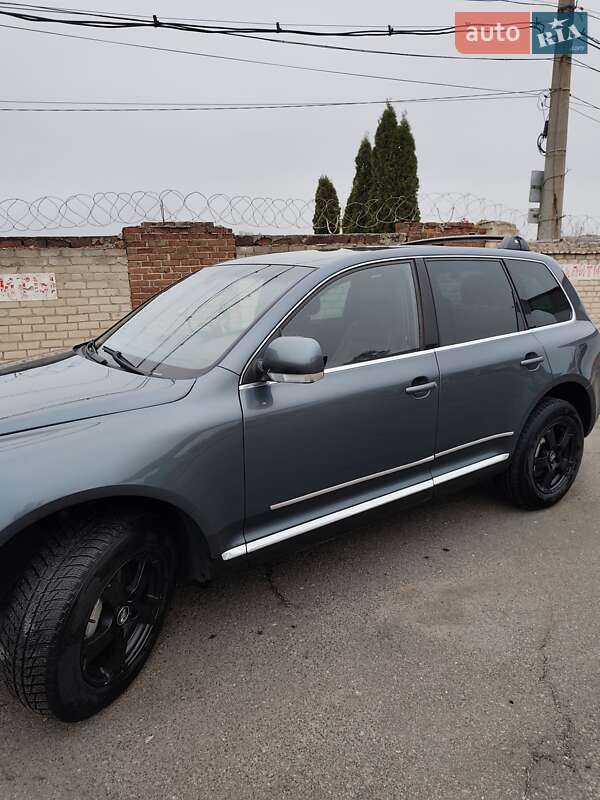 Позашляховик / Кросовер Volkswagen Touareg 2006 в Краматорську