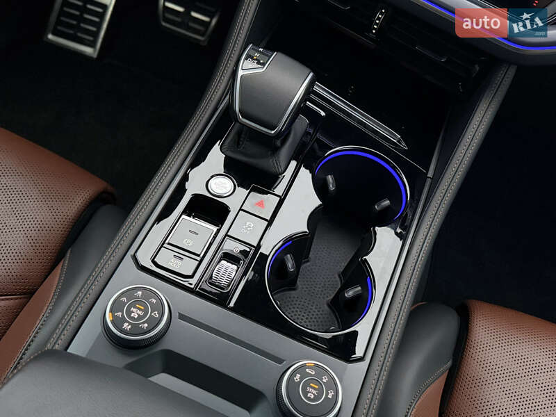 Позашляховик / Кросовер Volkswagen Touareg 2024 в Києві