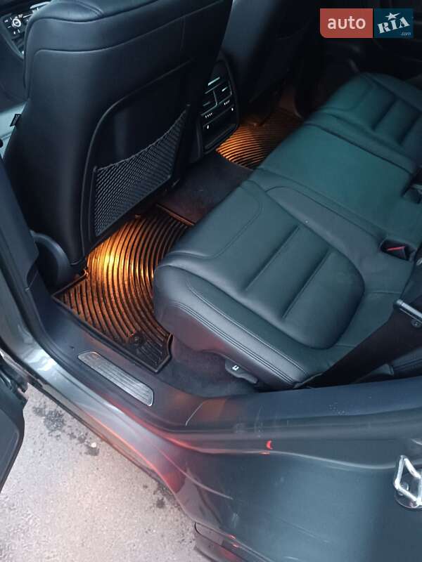 Внедорожник / Кроссовер Volkswagen Touareg 2015 в Киеве фото 16 Внедорожник / Кроссовер Volkswagen Touareg 2015 в Киеве