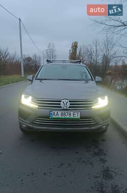 Внедорожник / Кроссовер Volkswagen Touareg 2015 в Киеве