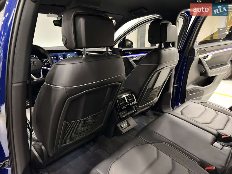 Позашляховик / Кросовер Volkswagen Touareg 2022 в Києві