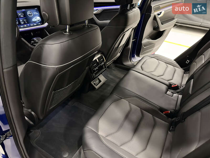 Позашляховик / Кросовер Volkswagen Touareg 2022 в Києві