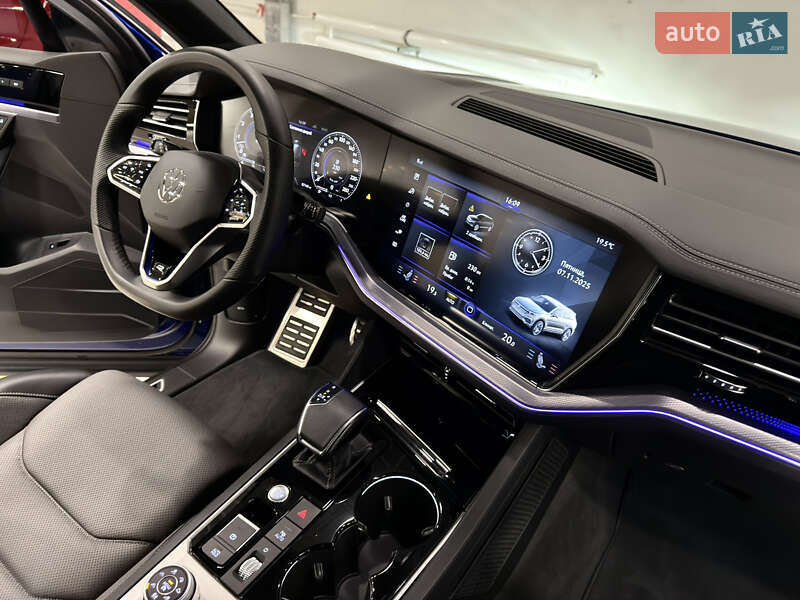 Позашляховик / Кросовер Volkswagen Touareg 2022 в Києві