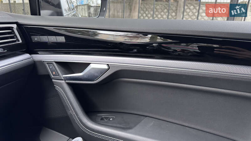 Позашляховик / Кросовер Volkswagen Touareg 2022 в Києві