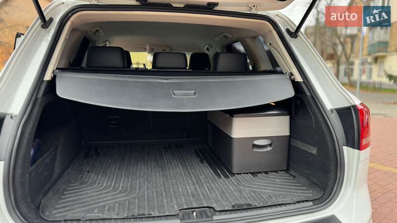 Внедорожник / Кроссовер Volkswagen Touareg 2015 в Киеве