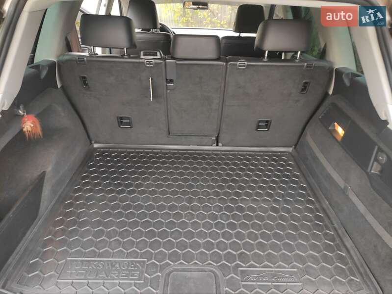 Позашляховик / Кросовер Volkswagen Touareg 2011 в Полтаві