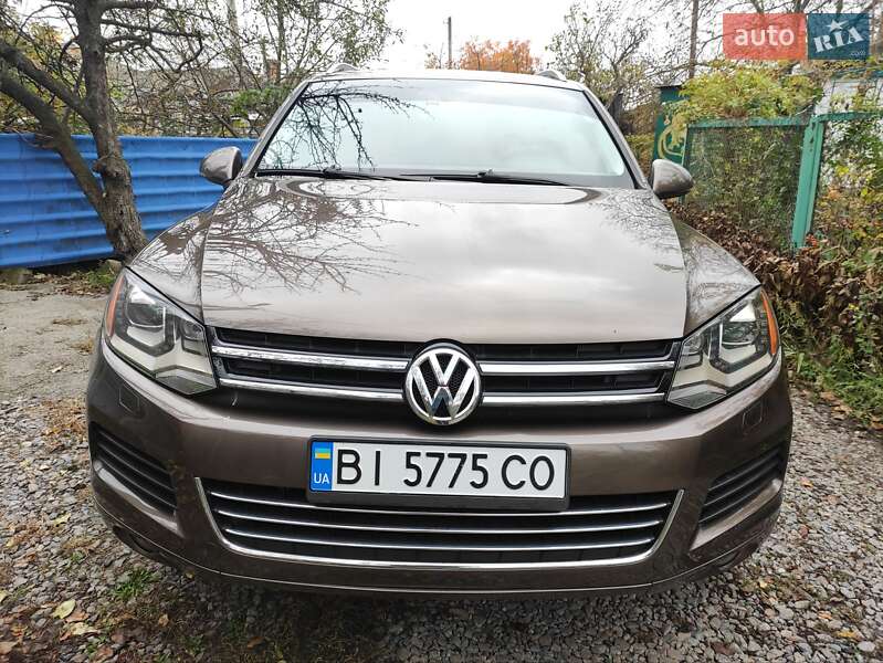 Позашляховик / Кросовер Volkswagen Touareg 2011 в Полтаві