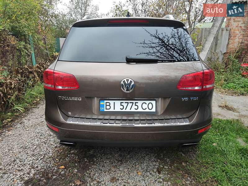 Позашляховик / Кросовер Volkswagen Touareg 2011 в Полтаві