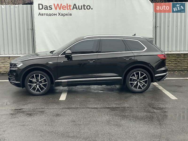 Позашляховик / Кросовер Volkswagen Touareg 2022 в Харкові