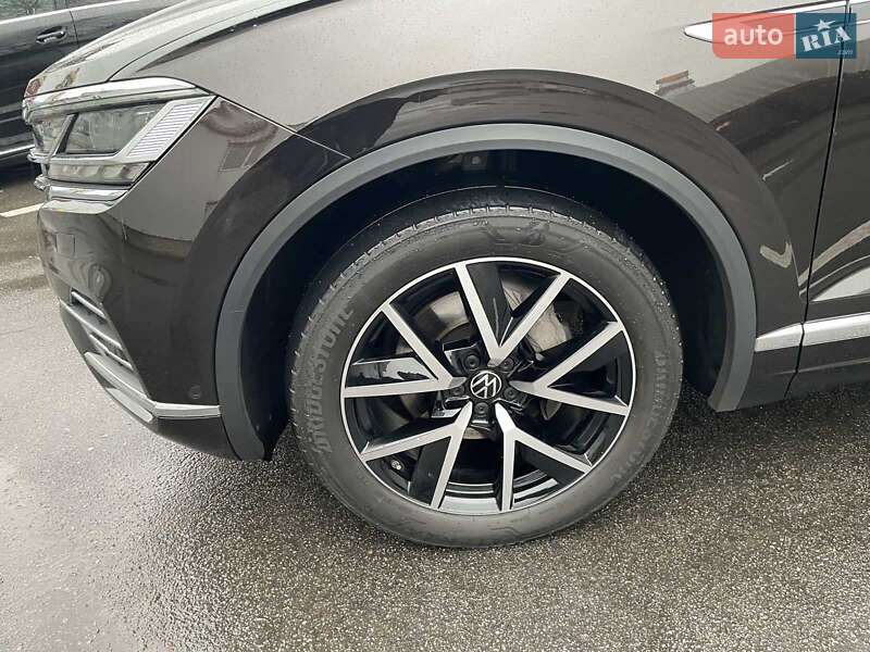 Позашляховик / Кросовер Volkswagen Touareg 2022 в Харкові
