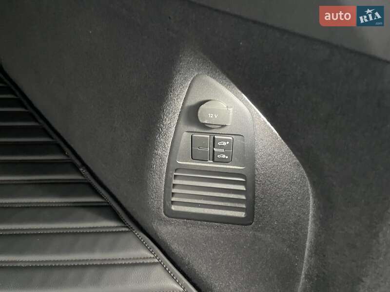 Позашляховик / Кросовер Volkswagen Touareg 2022 в Харкові