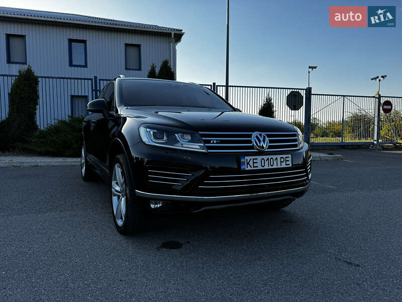 Внедорожник / Кроссовер Volkswagen Touareg 2015 в Новомосковске