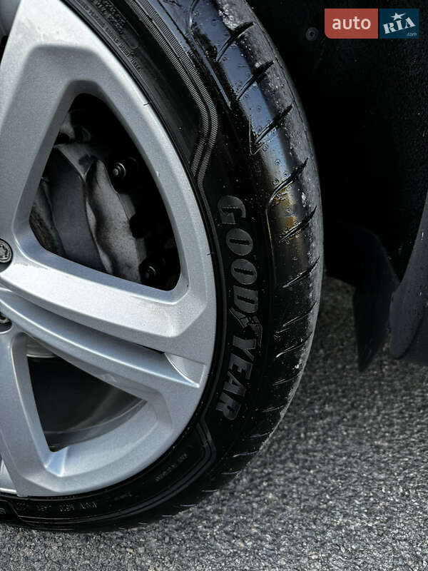 Внедорожник / Кроссовер Volkswagen Touareg 2015 в Новомосковске