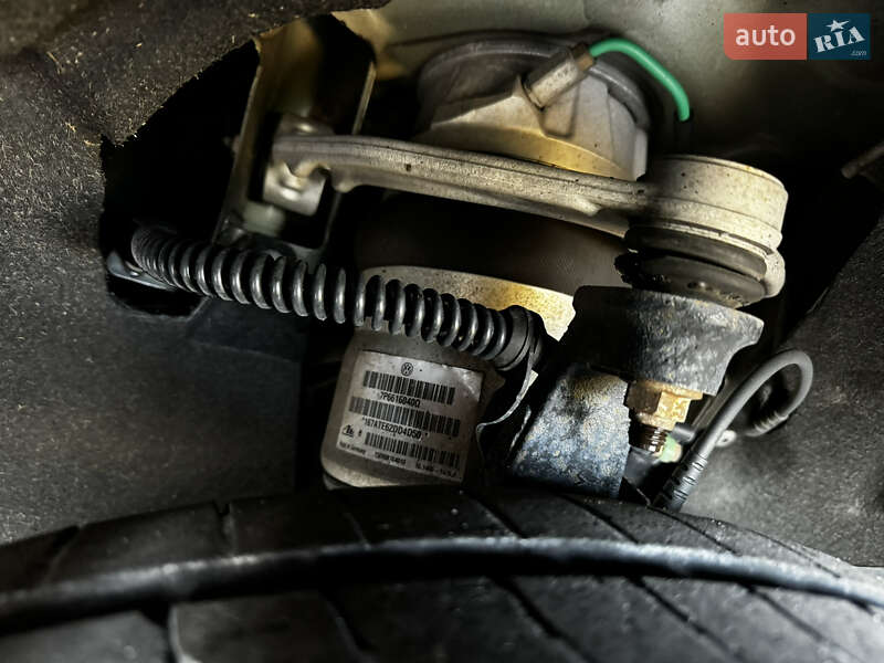 Внедорожник / Кроссовер Volkswagen Touareg 2015 в Новомосковске