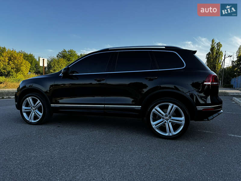 Внедорожник / Кроссовер Volkswagen Touareg 2015 в Новомосковске