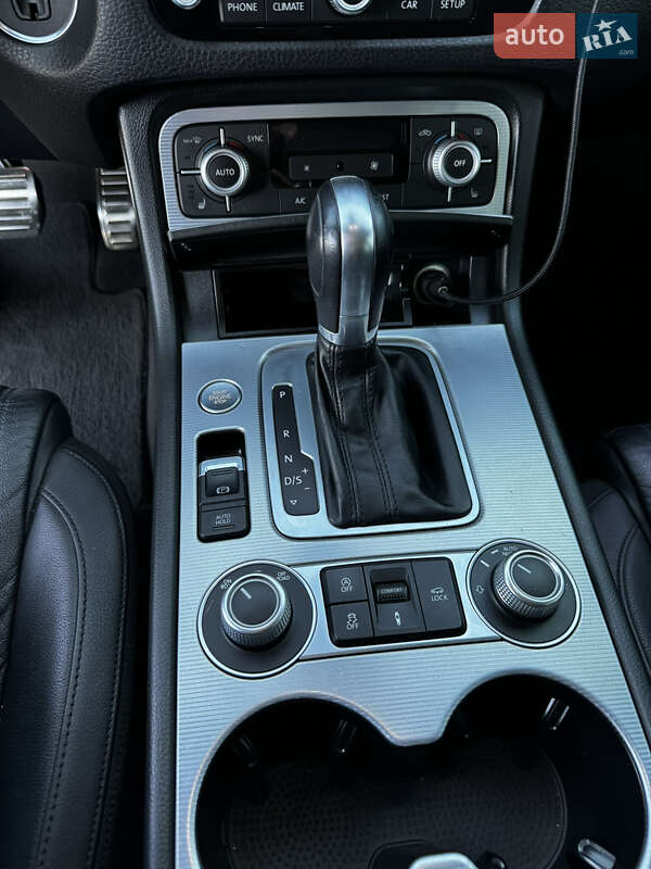 Внедорожник / Кроссовер Volkswagen Touareg 2015 в Новомосковске