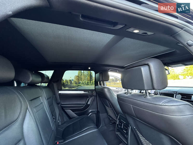 Внедорожник / Кроссовер Volkswagen Touareg 2015 в Новомосковске