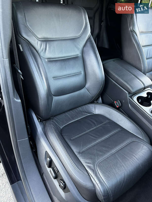 Внедорожник / Кроссовер Volkswagen Touareg 2015 в Новомосковске