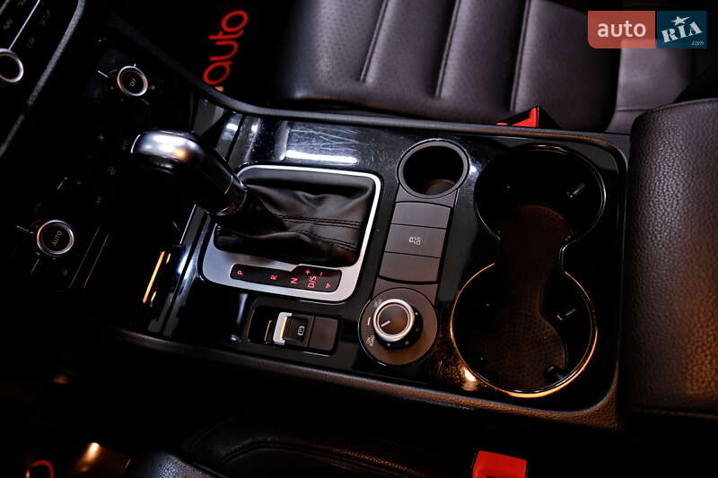 Позашляховик / Кросовер Volkswagen Touareg 2013 в Одесі