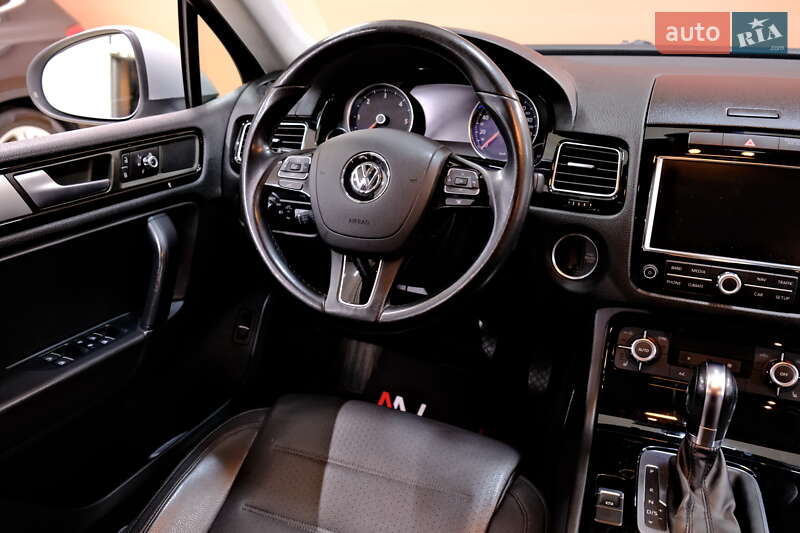 Позашляховик / Кросовер Volkswagen Touareg 2013 в Одесі