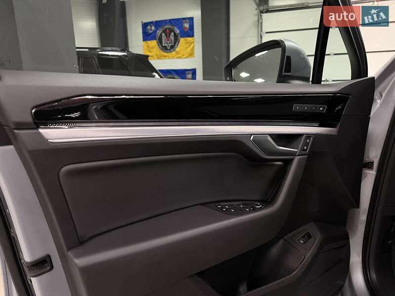 Позашляховик / Кросовер Volkswagen Touareg 2020 в Тернополі