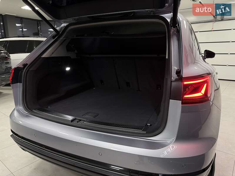 Позашляховик / Кросовер Volkswagen Touareg 2020 в Тернополі