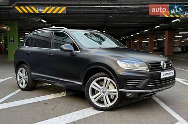 Позашляховик / Кросовер Volkswagen Touareg 2015 в Києві