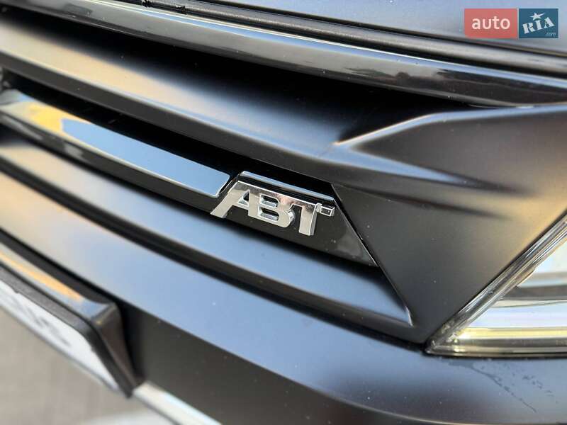 Позашляховик / Кросовер Volkswagen Touareg 2015 в Києві