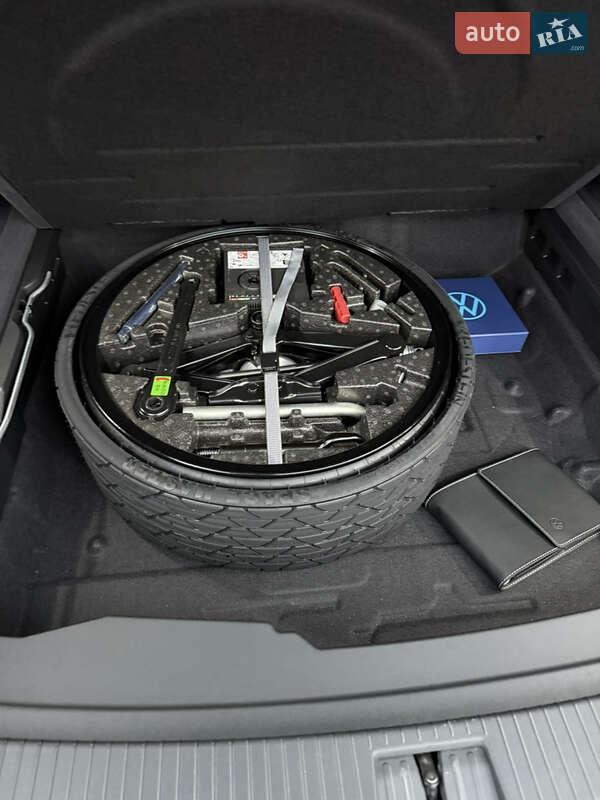 Внедорожник / Кроссовер Volkswagen Touareg 2024 в Киеве