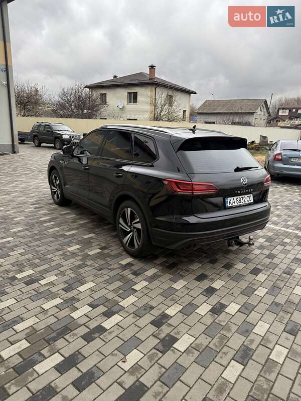 Внедорожник / Кроссовер Volkswagen Touareg 2021 в Киеве