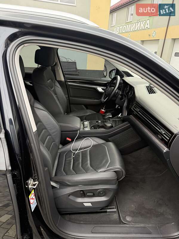 Внедорожник / Кроссовер Volkswagen Touareg 2021 в Киеве