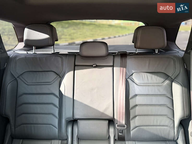 Внедорожник / Кроссовер Volkswagen Touareg 2018 в Киеве фото 15 Внедорожник / Кроссовер Volkswagen Touareg 2018 в Киеве