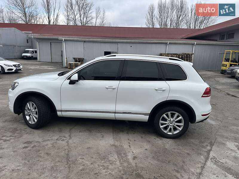 Внедорожник / Кроссовер Volkswagen Touareg 2013 в Киеве