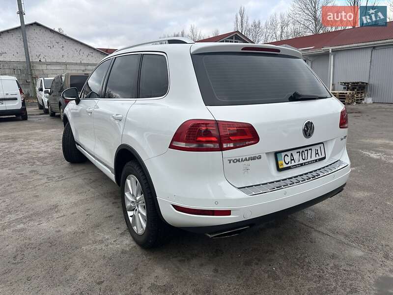 Внедорожник / Кроссовер Volkswagen Touareg 2013 в Киеве