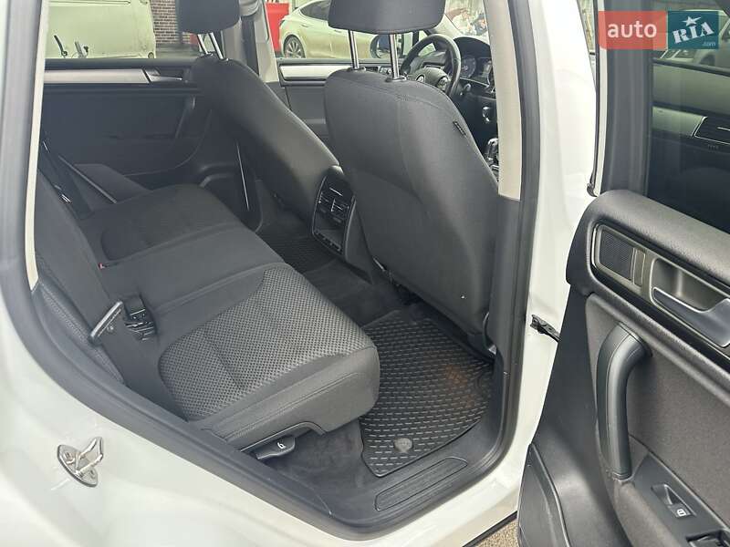 Внедорожник / Кроссовер Volkswagen Touareg 2013 в Киеве