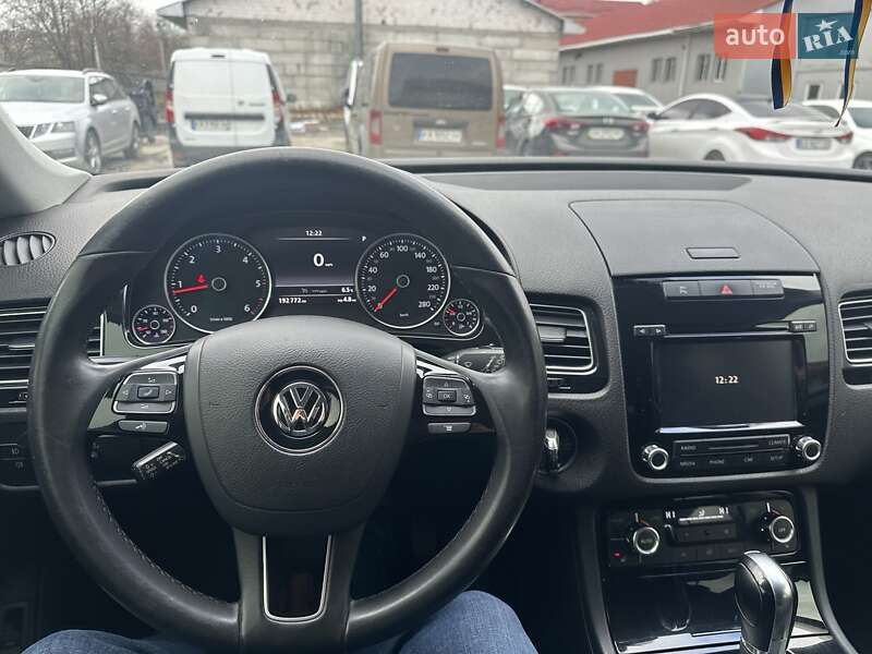 Внедорожник / Кроссовер Volkswagen Touareg 2013 в Киеве