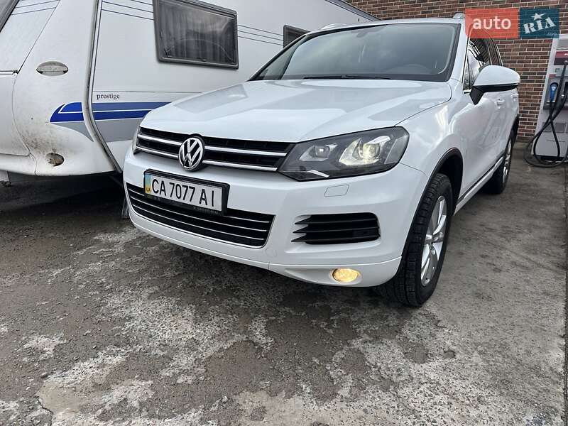 Внедорожник / Кроссовер Volkswagen Touareg 2013 в Киеве