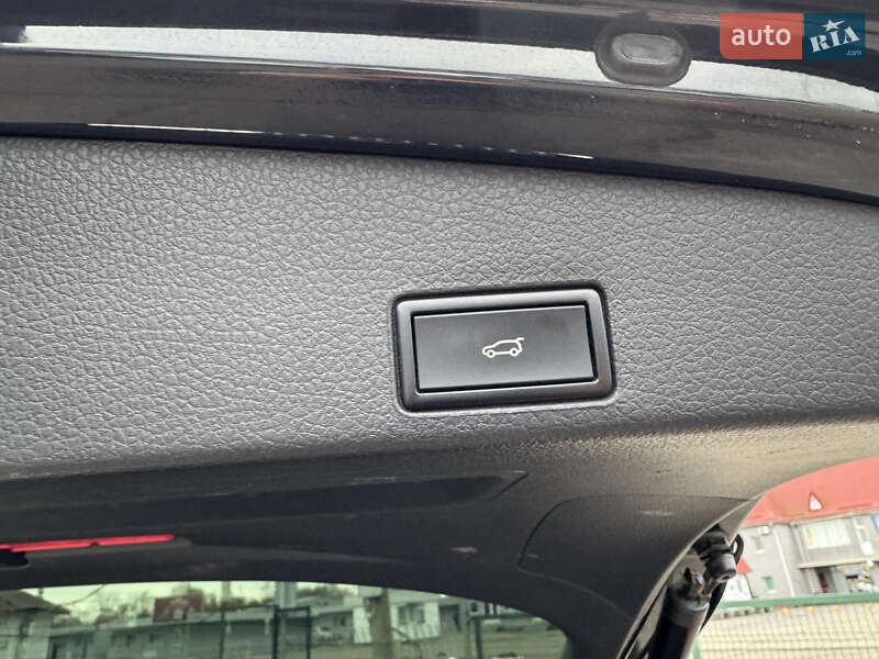 Внедорожник / Кроссовер Volkswagen Touareg 2017 в Киеве