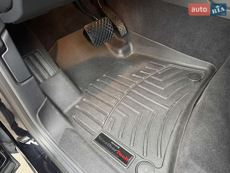 Внедорожник / Кроссовер Volkswagen Touareg 2017 в Киеве