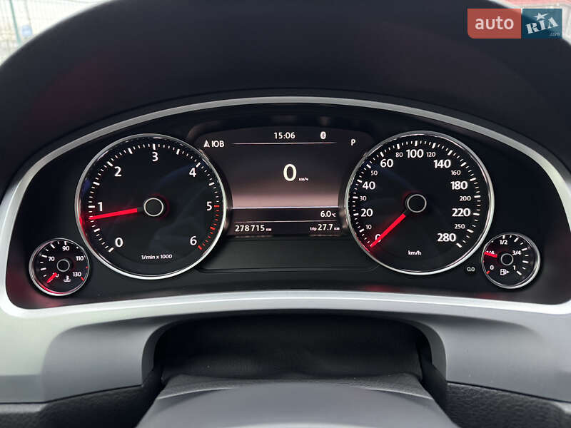 Внедорожник / Кроссовер Volkswagen Touareg 2017 в Киеве