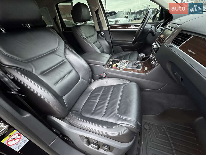 Внедорожник / Кроссовер Volkswagen Touareg 2017 в Киеве