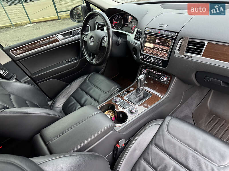 Внедорожник / Кроссовер Volkswagen Touareg 2017 в Киеве